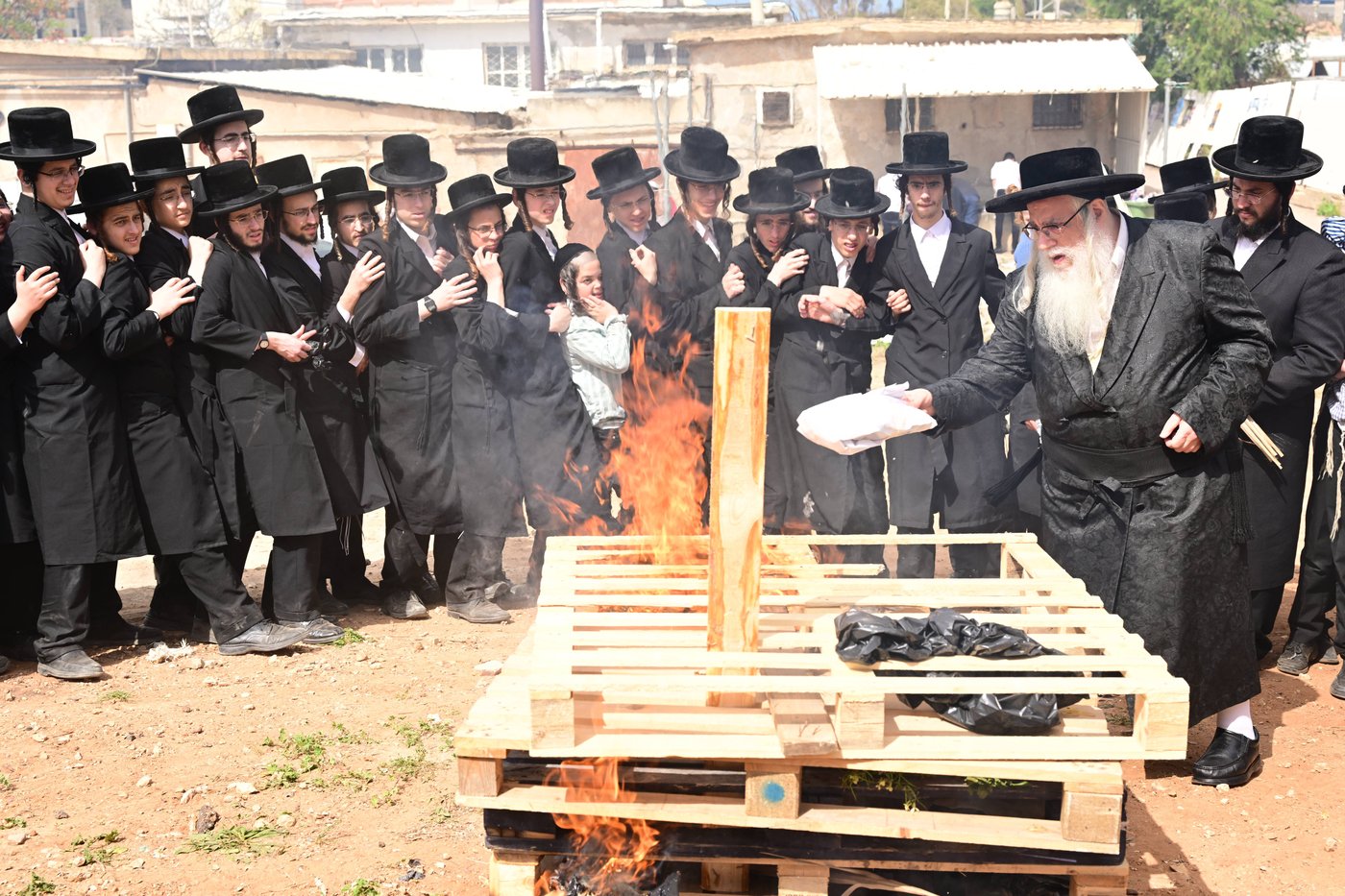 מראות חג הפסח בחצר הקודש צאנז | תיעוד מסכם