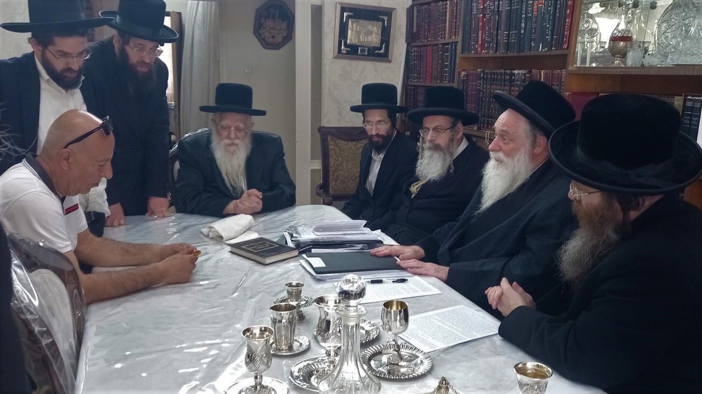 מראות חג הפסח בחצר סערט ויז'ניץ | צפו בגלריה