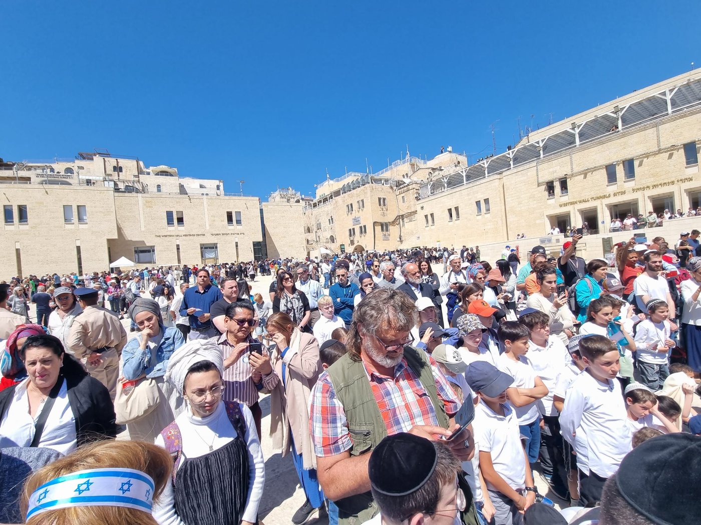 אחרי שביטל נוכחות בטקס: זה מה שעשה השר החרדי בצפירה