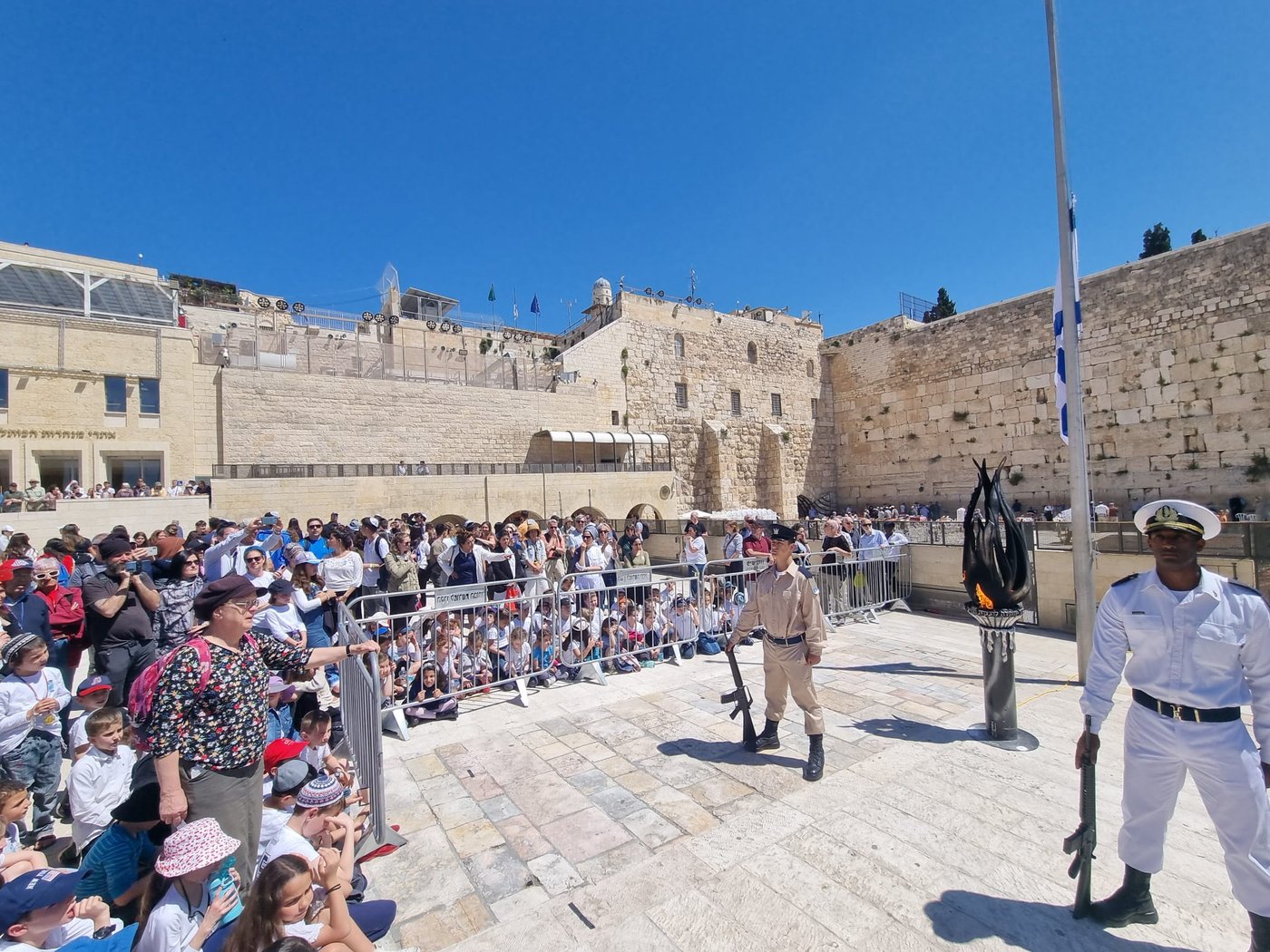 אחרי שביטל נוכחות בטקס: זה מה שעשה השר החרדי בצפירה