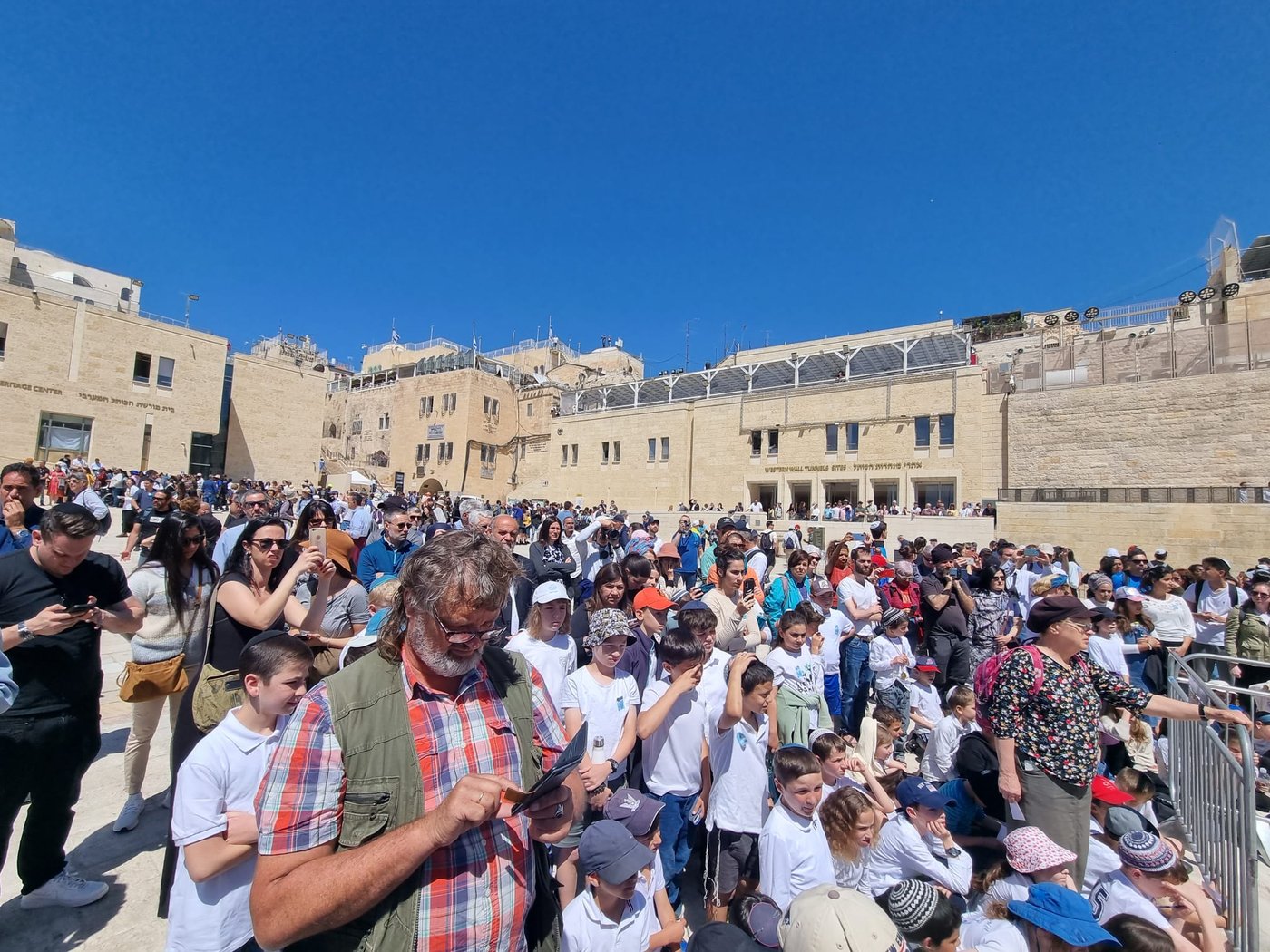 אחרי שביטל נוכחות בטקס: זה מה שעשה השר החרדי בצפירה