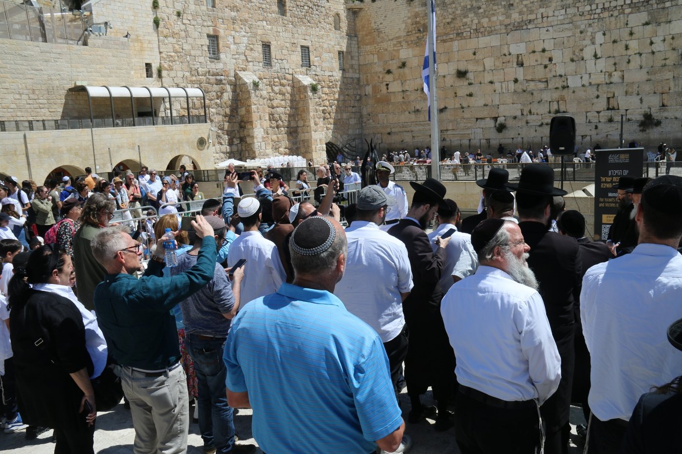 אחרי שביטל נוכחות בטקס: זה מה שעשה השר החרדי בצפירה
