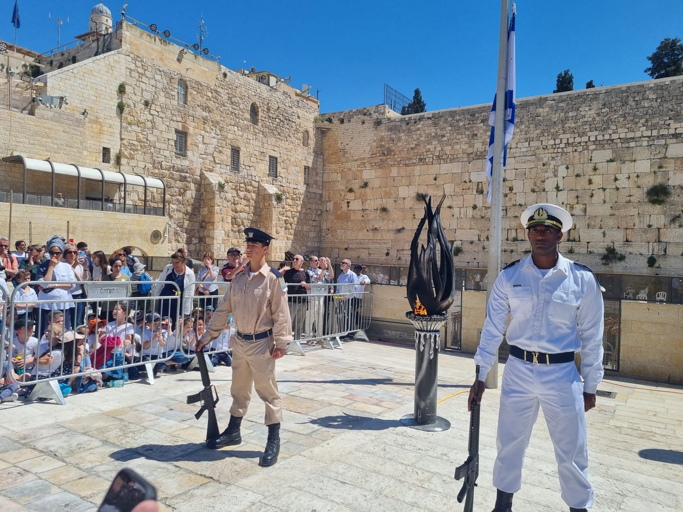 אחרי שביטל נוכחות בטקס: זה מה שעשה השר החרדי בצפירה