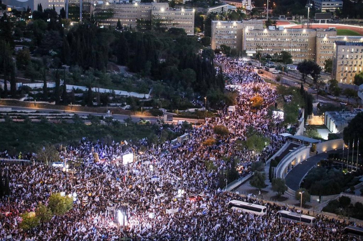 מחאת הענק בירושלים: מאות אלפים מפגינים בעד הרפורמה במערכת המשפט | שידור ישיר