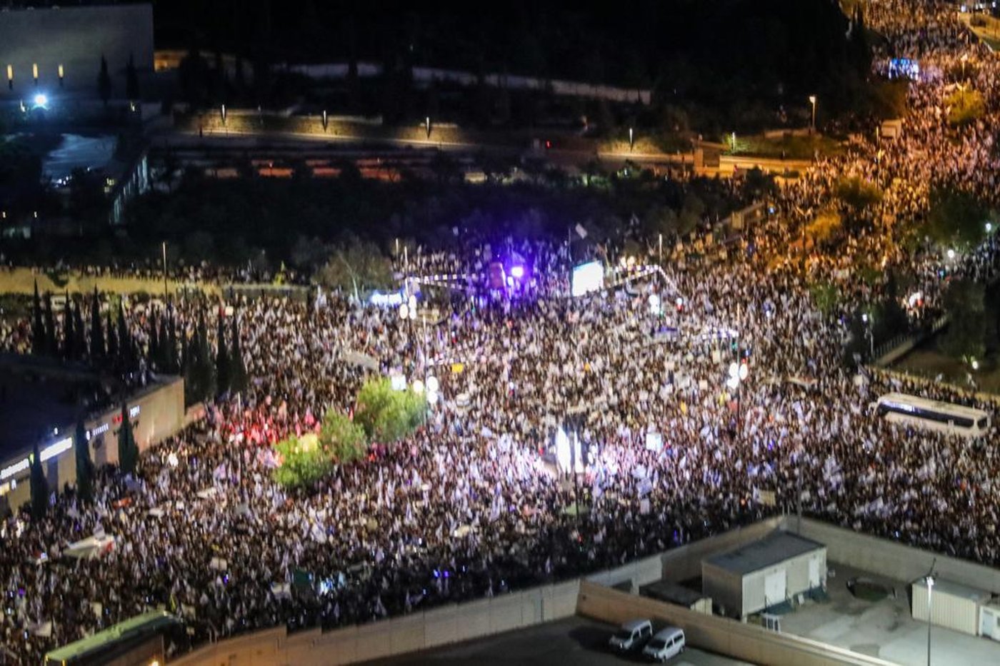 מחאת הענק בירושלים: מאות אלפים מפגינים בעד הרפורמה במערכת המשפט | שידור ישיר