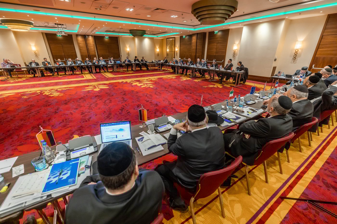 רבני ודייני אירופה קוראים למוסדות האיחוד האירופי לבלום
יוזמות חקיקה אנטישמיות