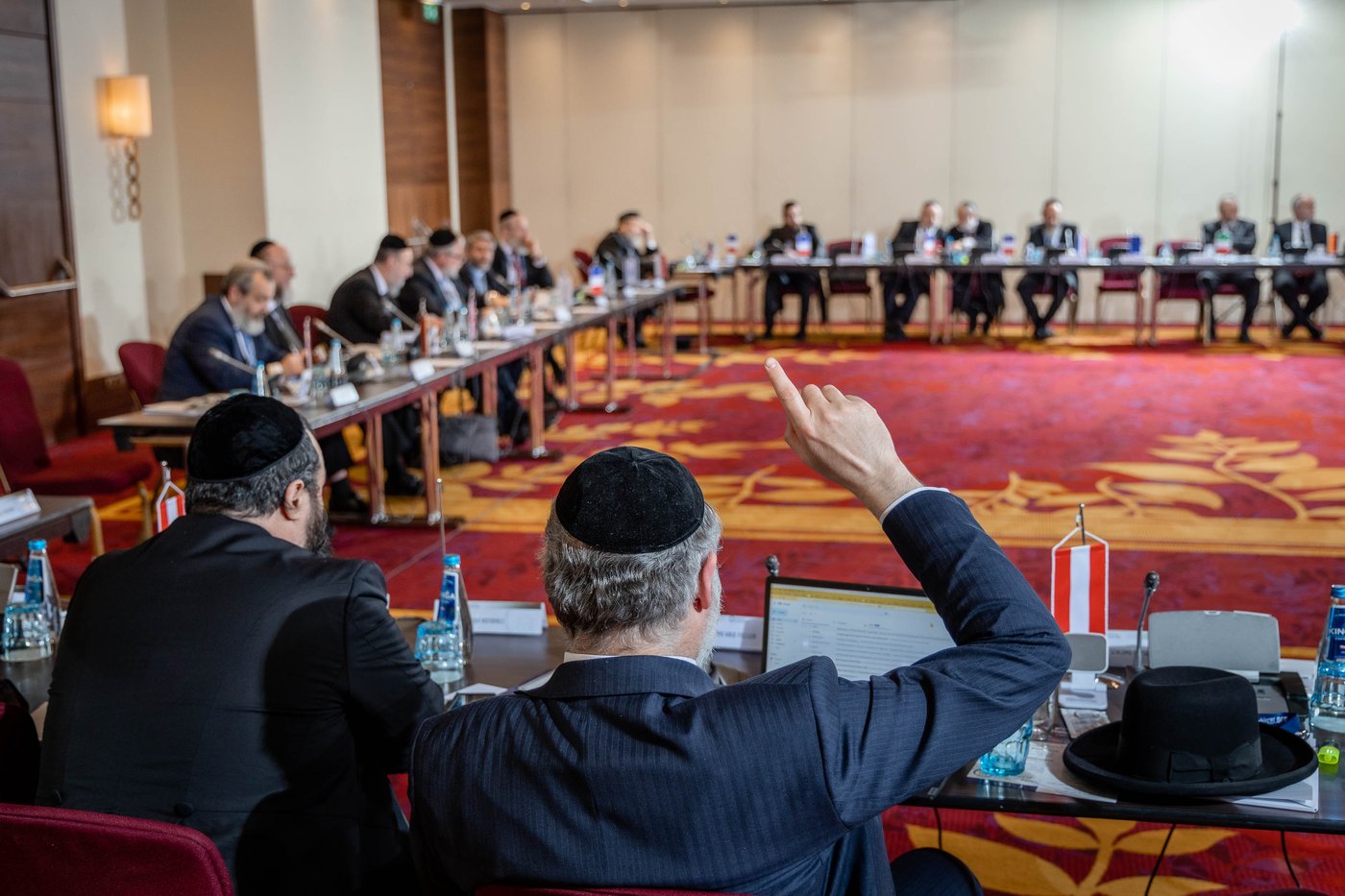 רבני ודייני אירופה קוראים למוסדות האיחוד האירופי לבלום
יוזמות חקיקה אנטישמיות