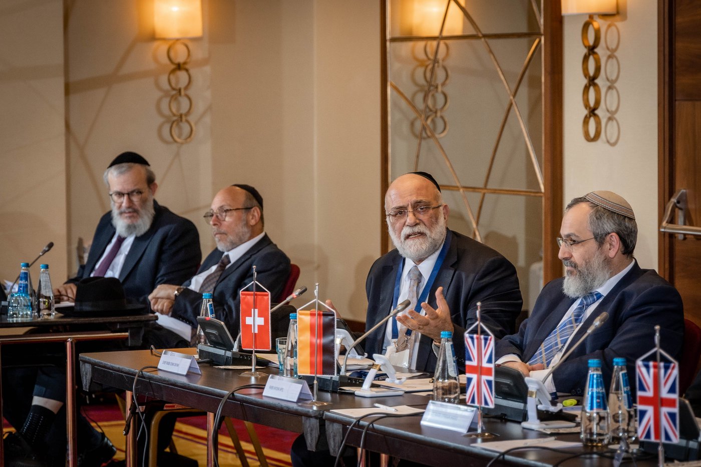 רבני ודייני אירופה קוראים למוסדות האיחוד האירופי לבלום
יוזמות חקיקה אנטישמיות