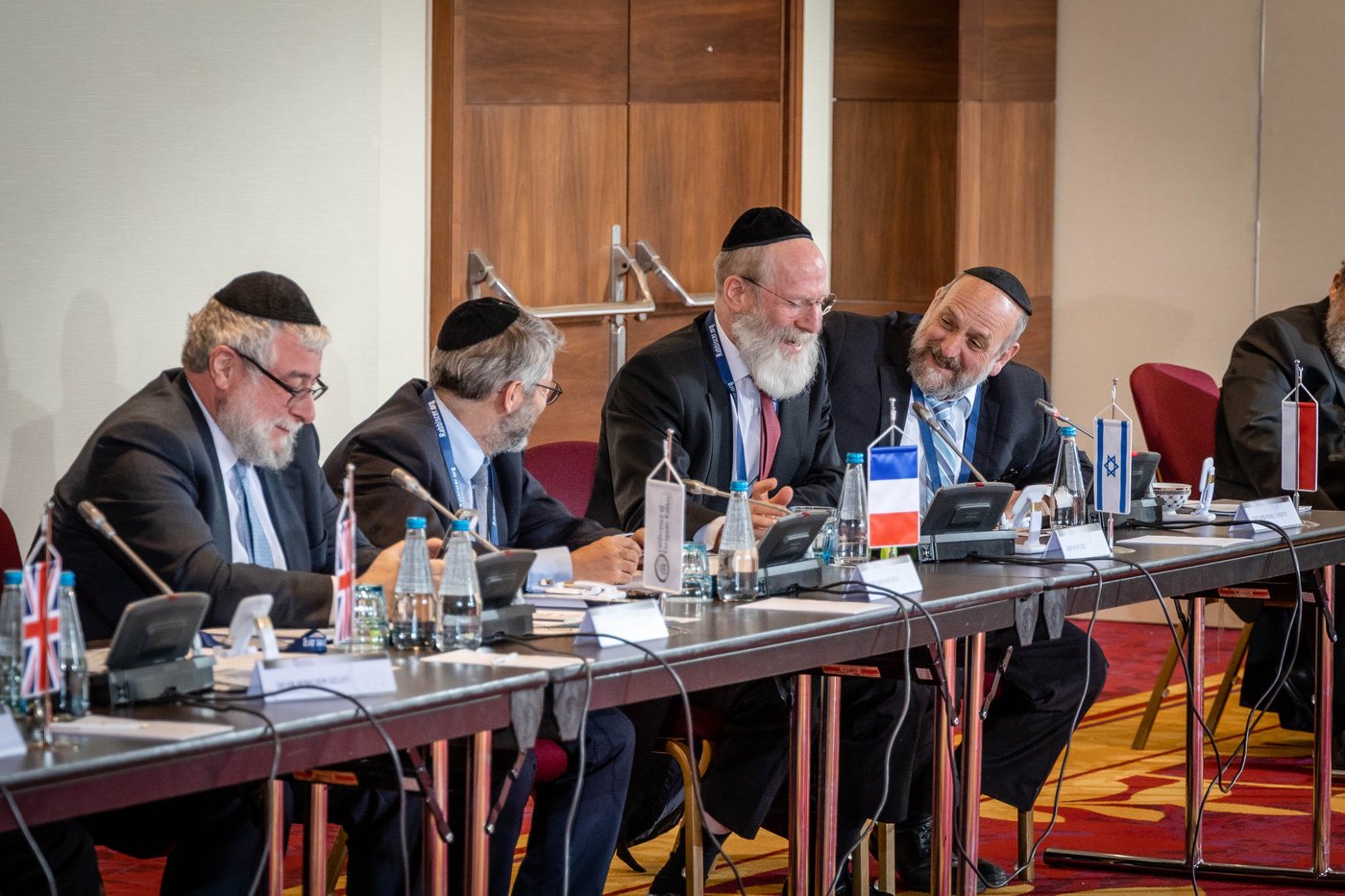 רבני ודייני אירופה קוראים למוסדות האיחוד האירופי לבלום
יוזמות חקיקה אנטישמיות