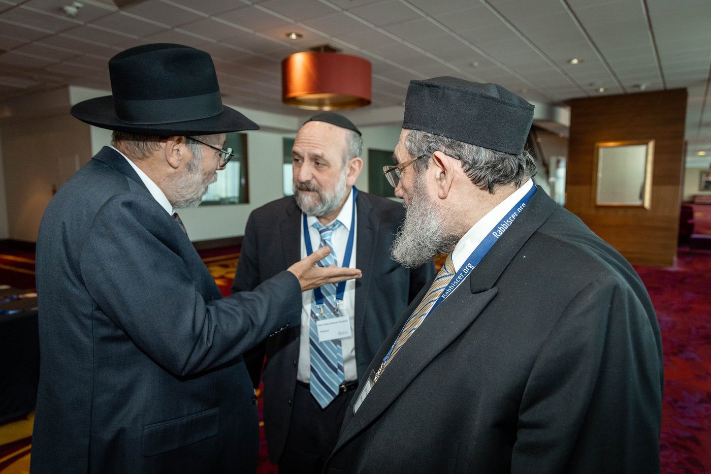 רבני ודייני אירופה קוראים למוסדות האיחוד האירופי לבלום
יוזמות חקיקה אנטישמיות