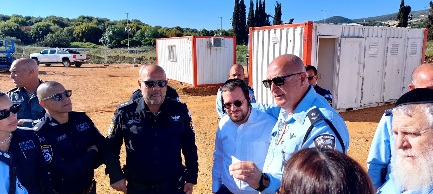 המשטרה בשטח עם היועצים החרדים