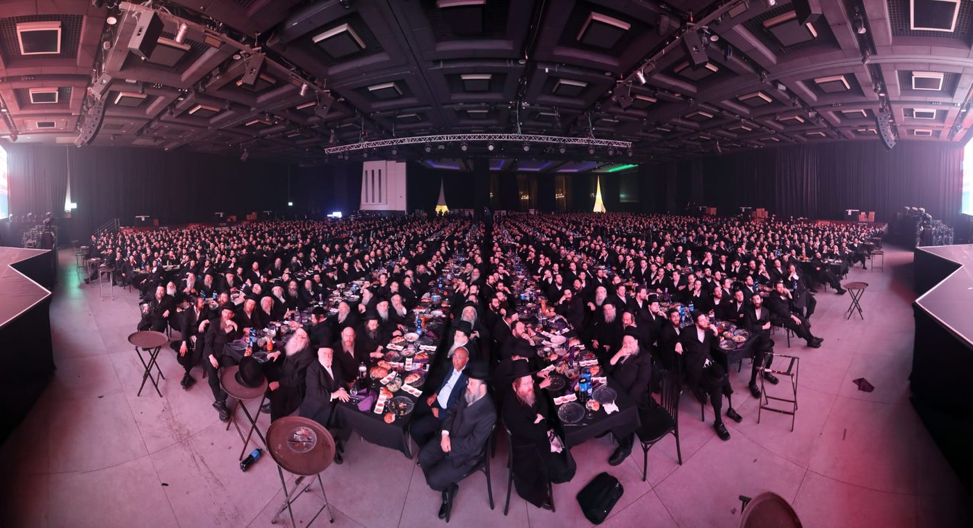 מה חיפשו 12,000 חסידים יום אחרי יום באולמי אווניו?