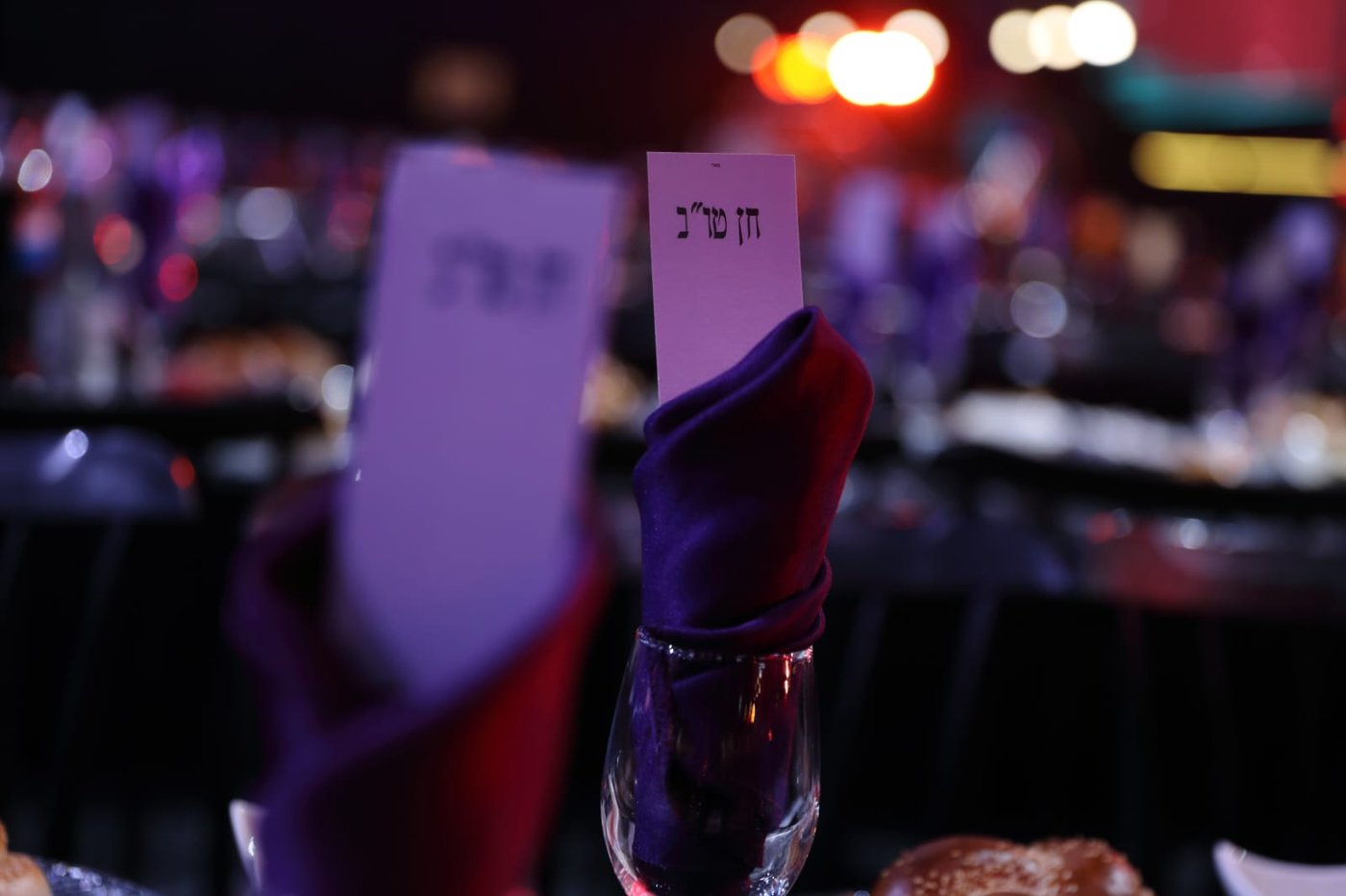 מה חיפשו 12,000 חסידים יום אחרי יום באולמי אווניו?