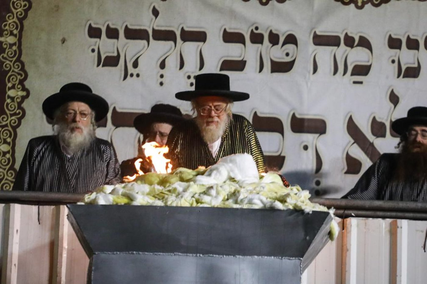 "אוֹר הַיְקוֹד הֵם יוֹקְדִים"; תיעוד מההדלקה של 'תולדות אהרון'
