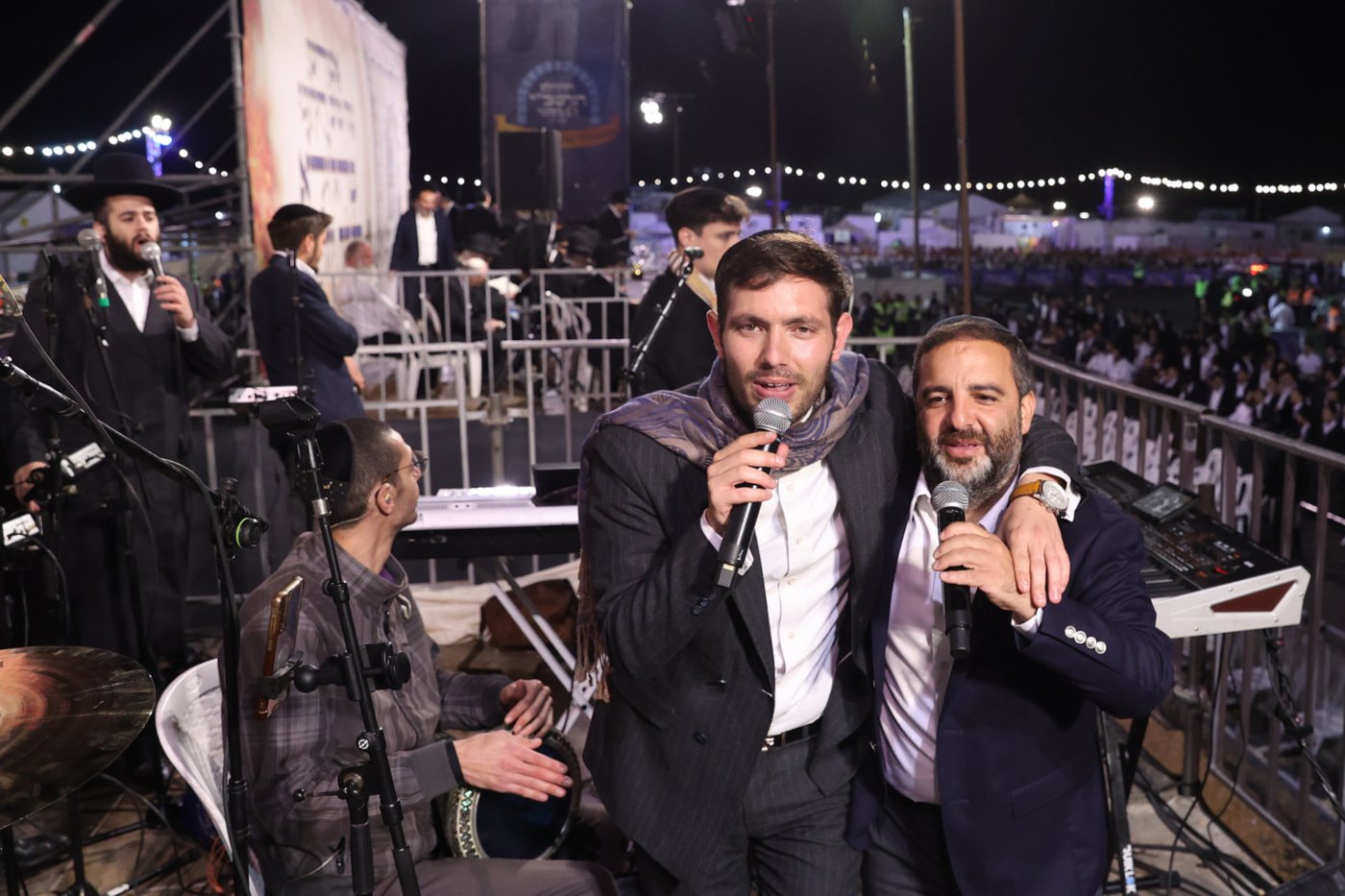 תיעוד: ההדלקה של הראשל"צ הגר"ש עמאר בהר מירון