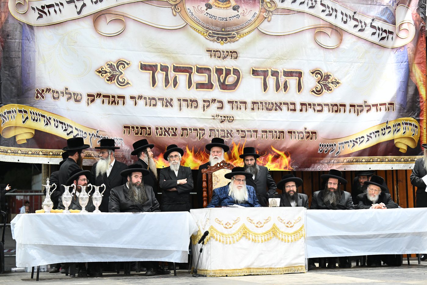 מדורה, ריקוד וחלאקה | ל"ג בעומר בחצר הקודש צאנז