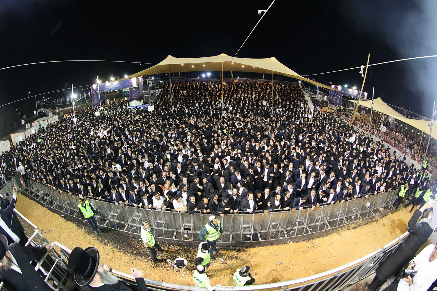 מאות בהדלקה של ישיבת 'אורייתא' במירון | צפו