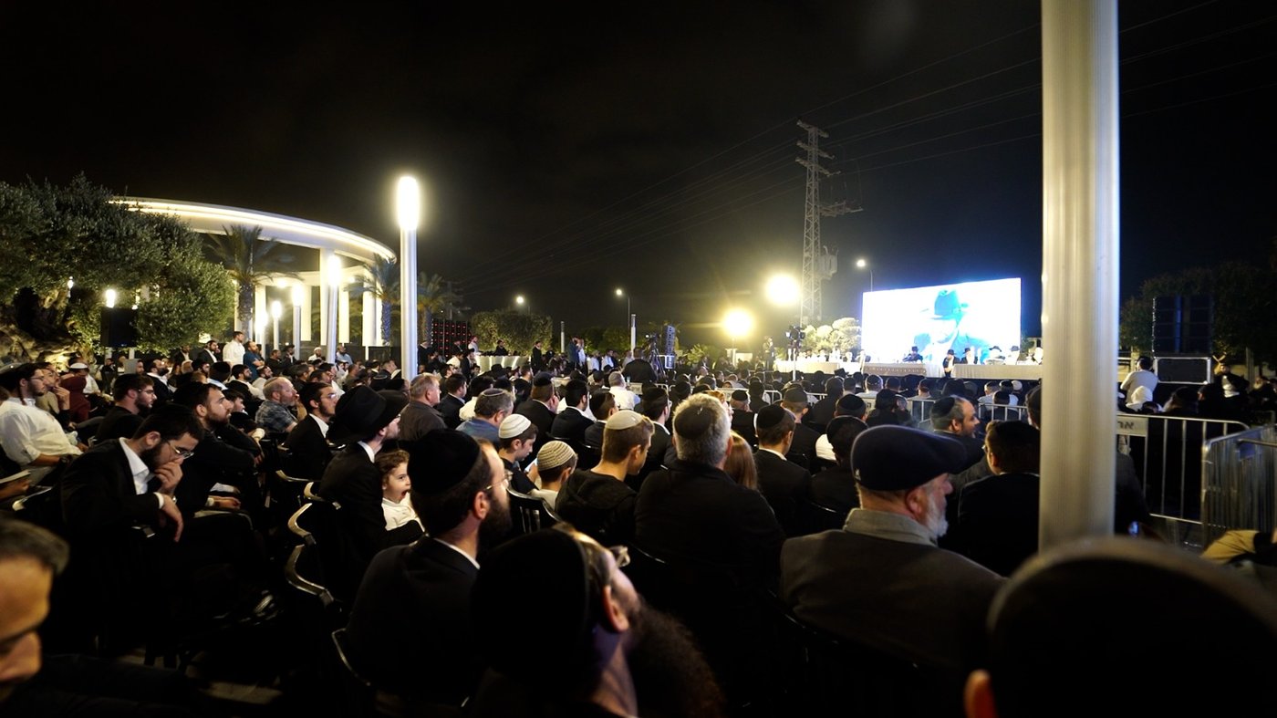 עד השעות הקטנות: מעמד ההדלקה אצל 'הינוקא' | תיעוד