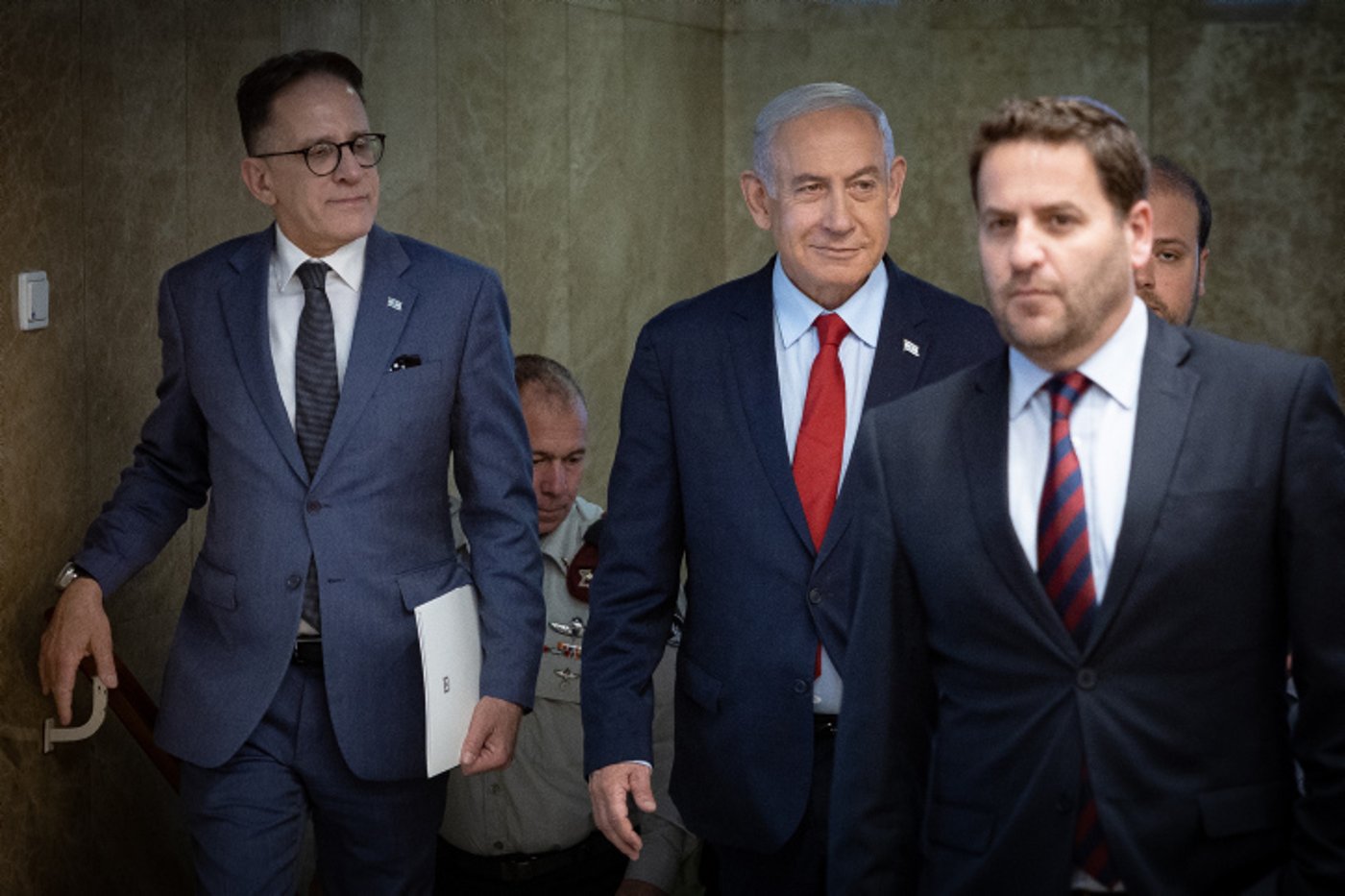 נתניהו מגיע היום לישיבת הממשלה