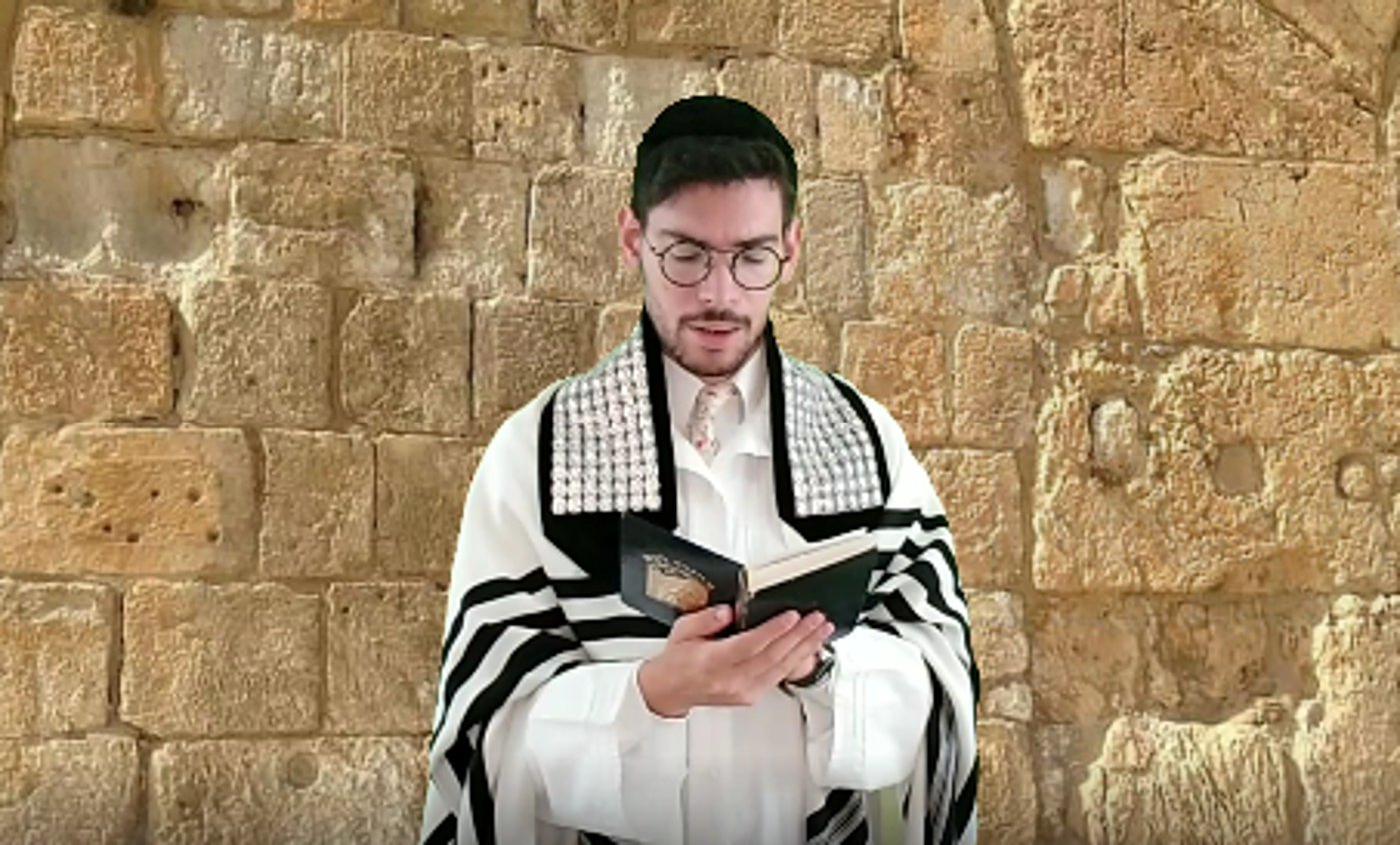 "לכבוד שבת קודש": החזן לייזר ברוק בהכרזת חודש אב