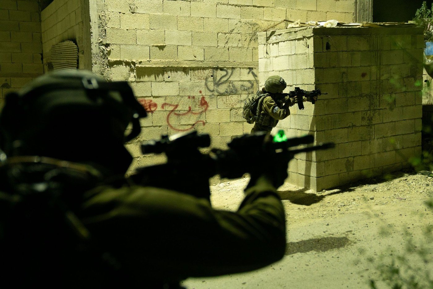 הלוחמים עצרו שמונה מבוקשים והחרימו אמצעי לחימה