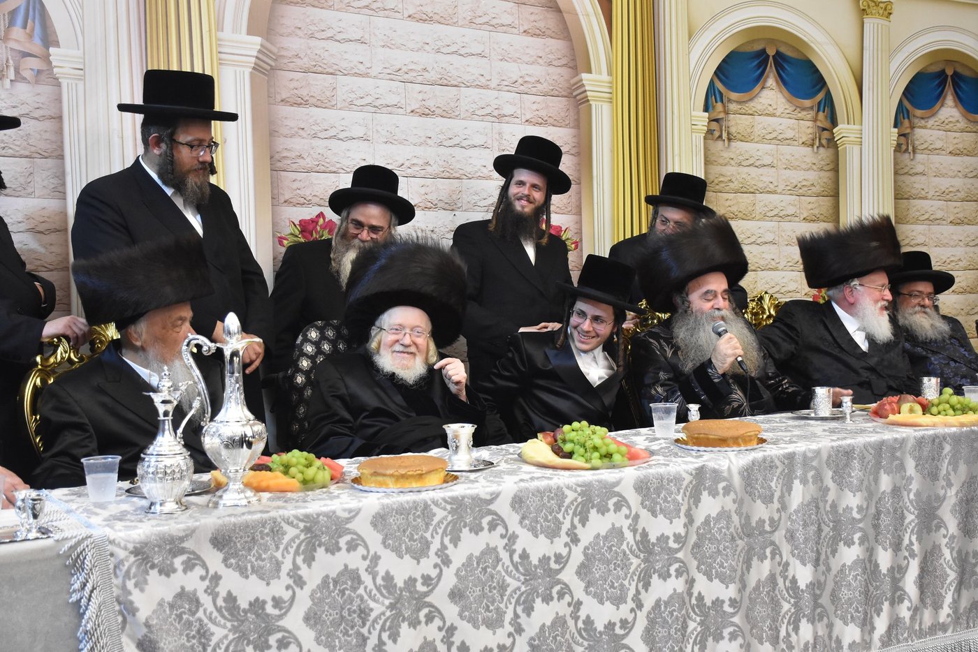 שמחת האירוסין בחצרות קרעטשניף - צאנז שיכון ג' - סערט ויזניץ י-ם 