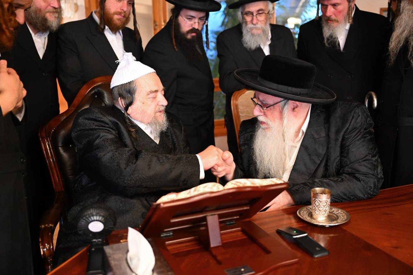 האדמו"ר מצאנז בביקור אצל הגרי"מ שכטר • צפו