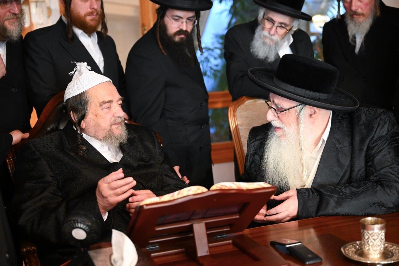 האדמו"ר מצאנז בביקור אצל הגרי"מ שכטר • צפו