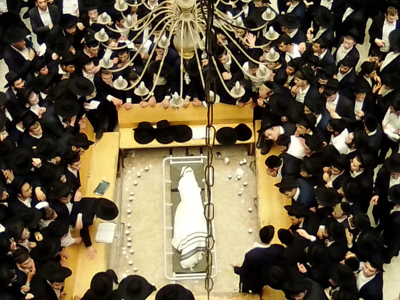 מיטת מרן רבי גרשון אדלשטיין זצ"ל בהיכל הישיבה
