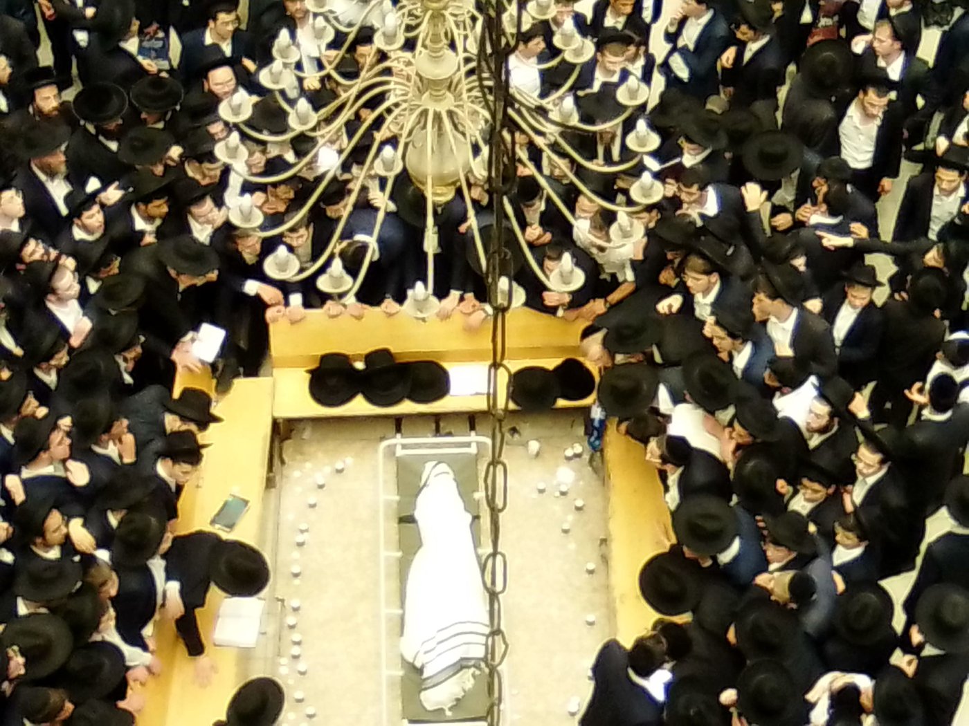 מיטת מרן רבי גרשון אדלשטיין זצ"ל בהיכל הישיבה