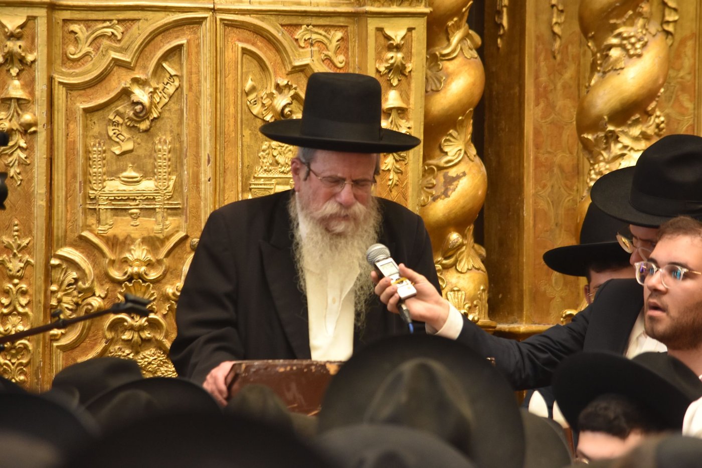 מראות ממסע הלוויה של מרן רבי גרשון אדלשטיין זצ"ל • צפו