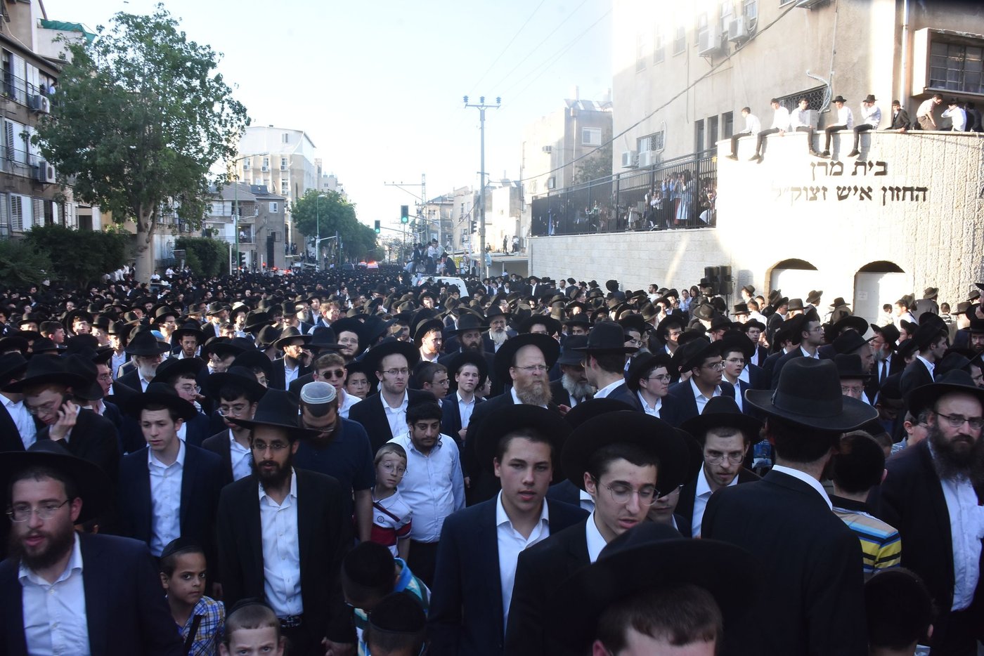 מראות ממסע הלוויה של מרן רבי גרשון אדלשטיין זצ"ל • צפו