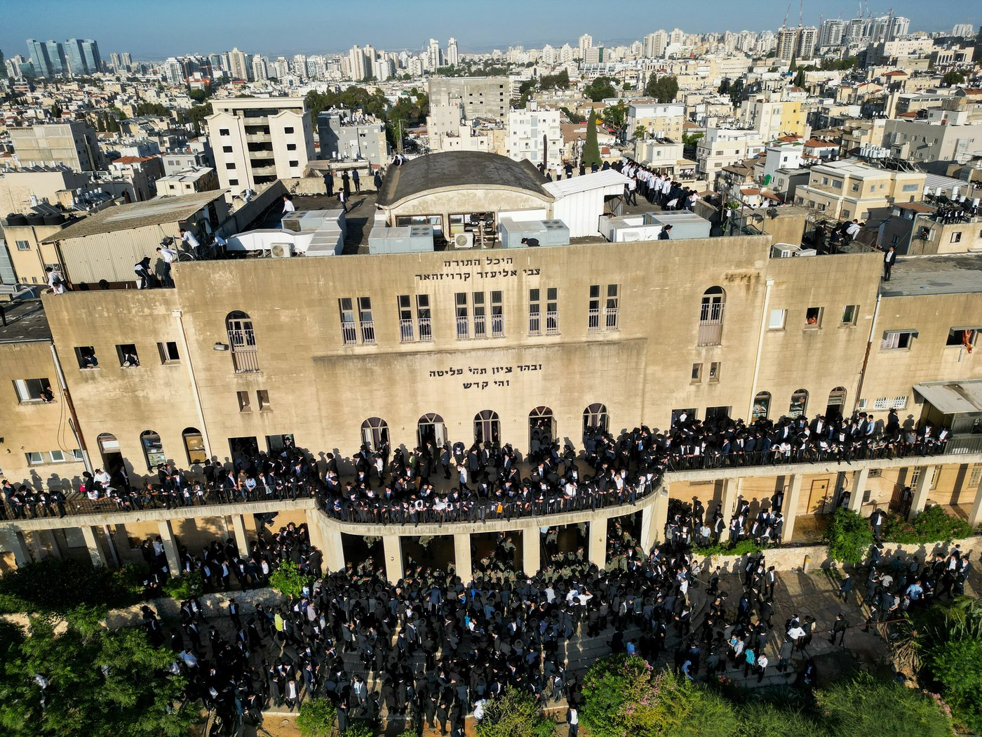 200 אלף מלווים ב-108 תמונות | אשכבתיה דרבי - התיעוד המסכם מכל מוקדי ההלוויה