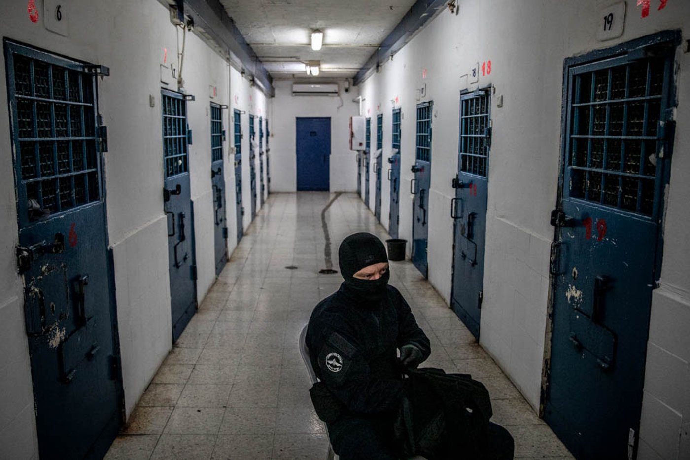 כך נלחמים בהברחות בין כותלי הכלא • הצצה נדירה לפעילות היחידה המיוחדת