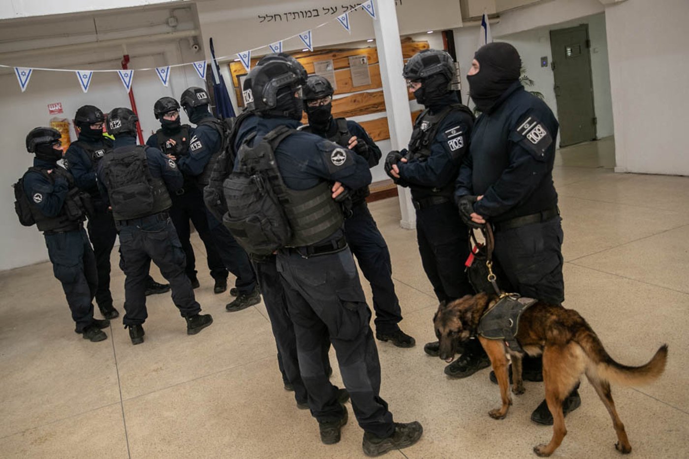 כך נלחמים בהברחות בין כותלי הכלא • הצצה נדירה לפעילות היחידה המיוחדת