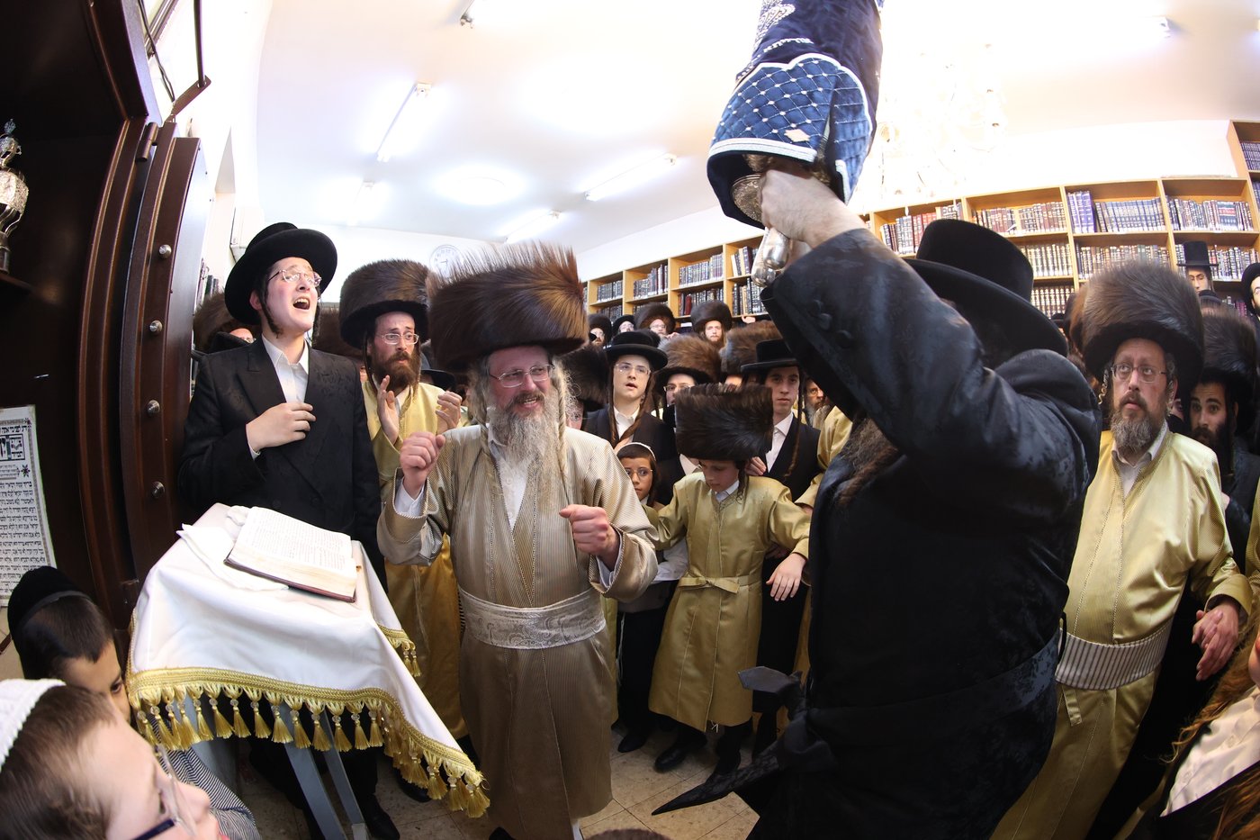 ה'וויטעפסק'ערס' חסמו את כיכר השבת | תיעוד 