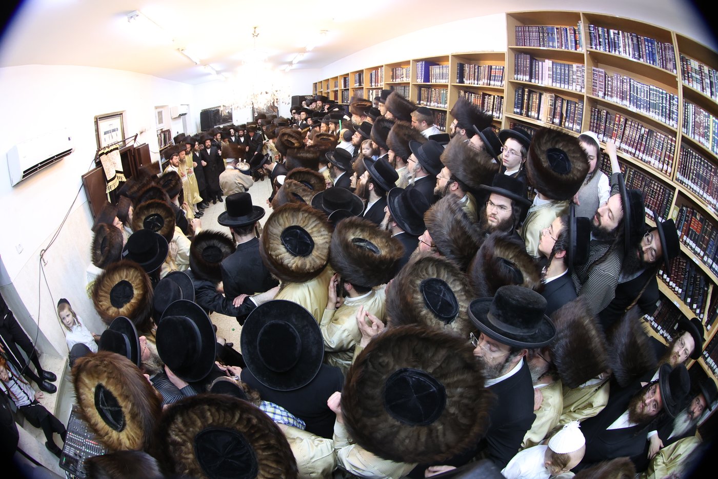 ה'וויטעפסק'ערס' חסמו את כיכר השבת | תיעוד 