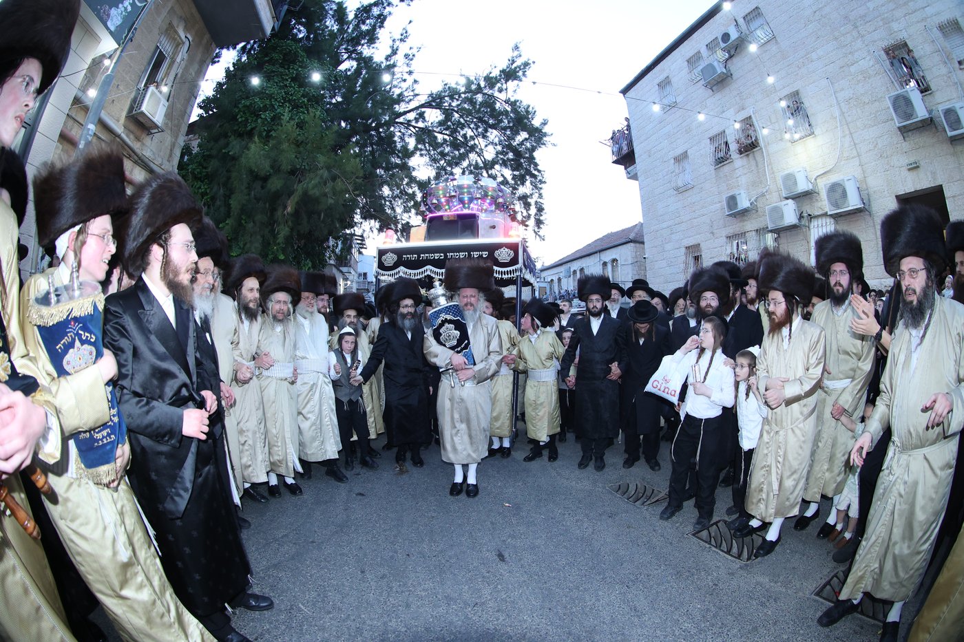 ה'וויטעפסק'ערס' חסמו את כיכר השבת | תיעוד 