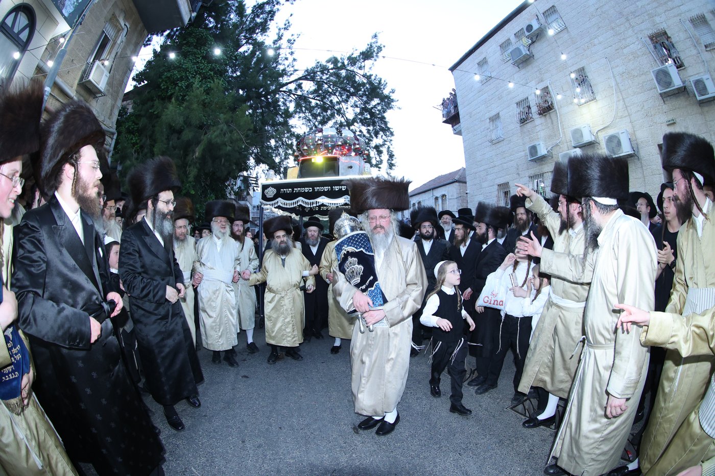 ה'וויטעפסק'ערס' חסמו את כיכר השבת | תיעוד 