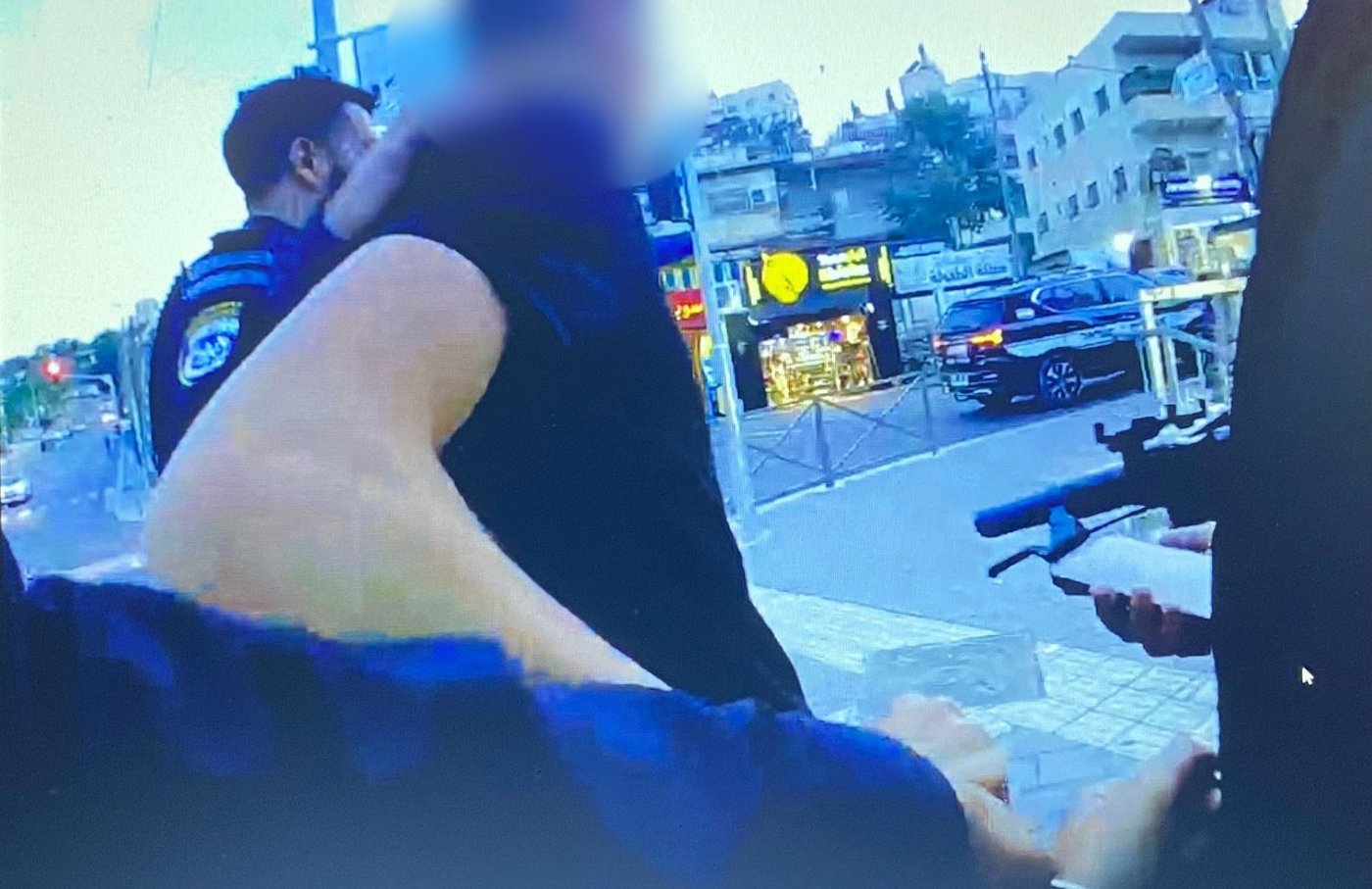 שלושה צעירים ערבים הגיעו עם קורקינט, הציתו ונמלטו