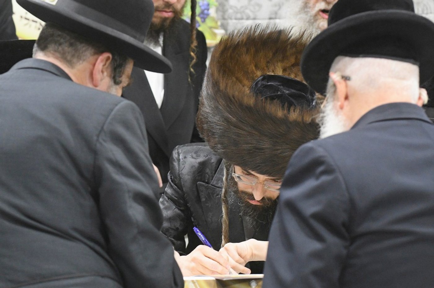 שמחת התנאים - בת האדמו"ר מזוועהיל עם נכד האדמו"ר מטשארנאביל