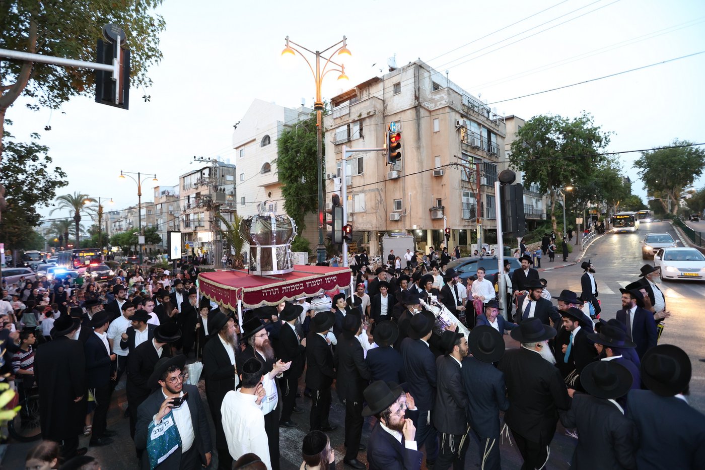 הכנסת ספר תורה לישיבת 'דעת חכמה'