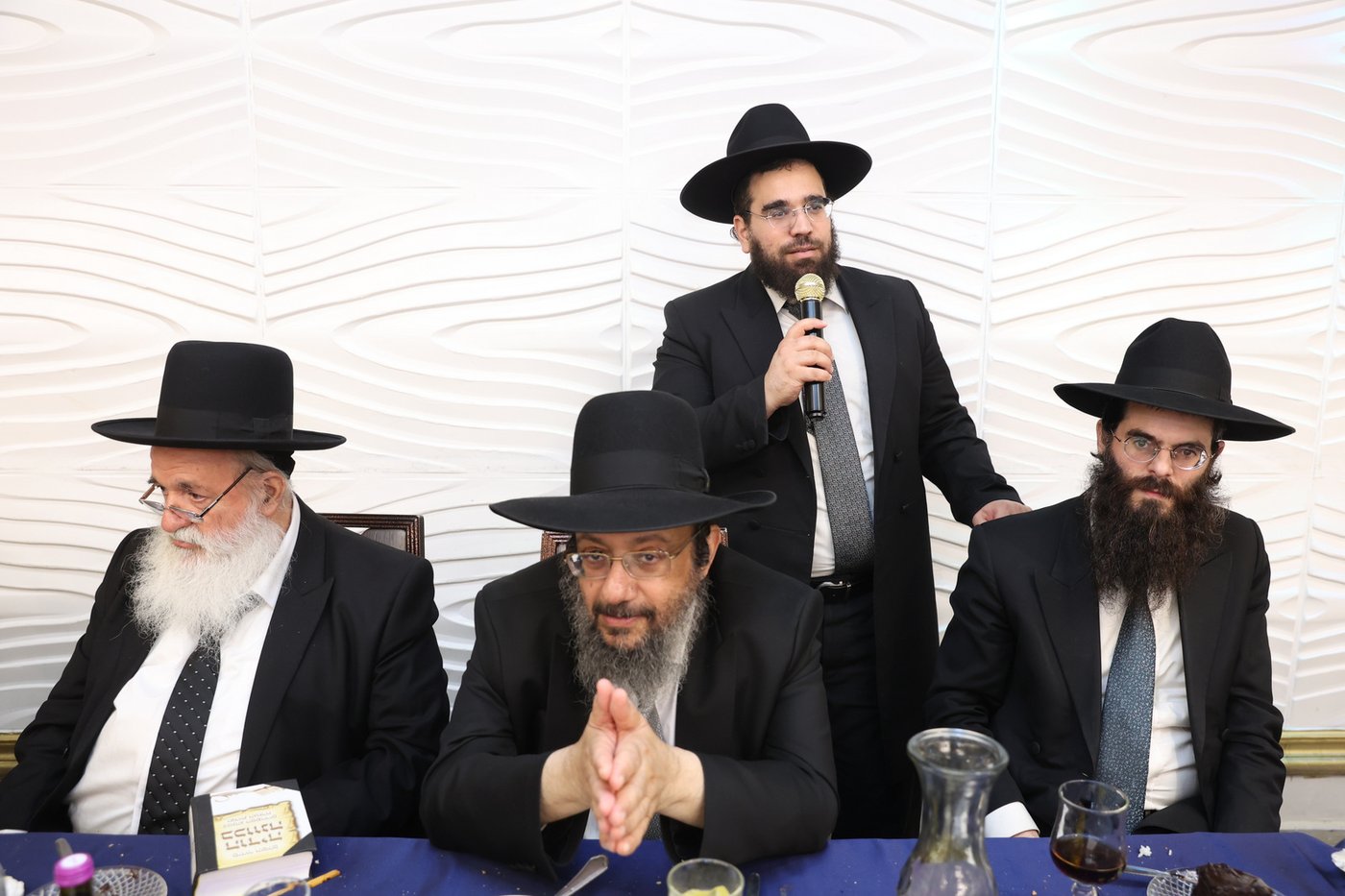 הכנסת ספר תורה לישיבת 'דעת חכמה'