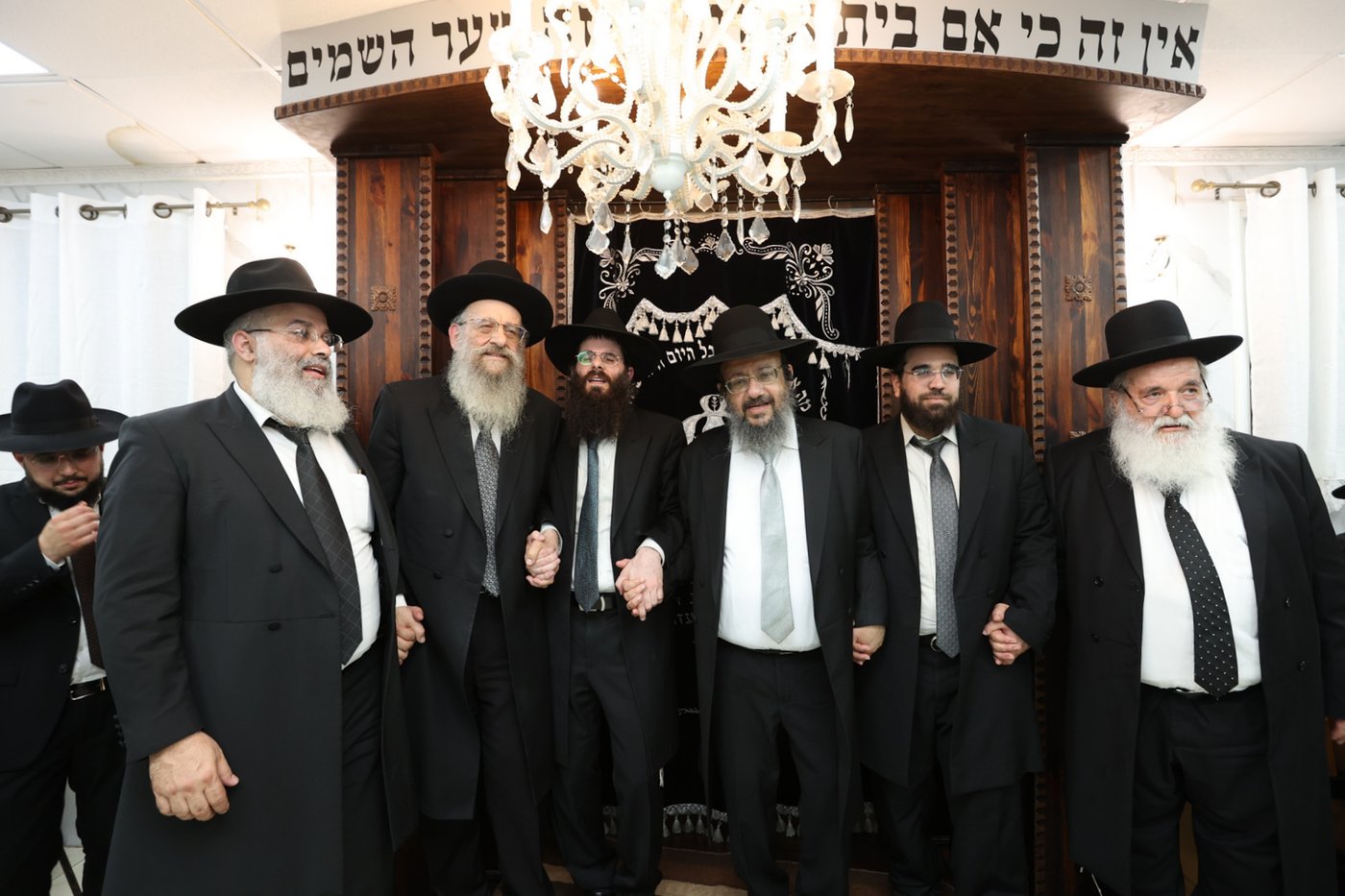 הכנסת ספר תורה לישיבת 'דעת חכמה'