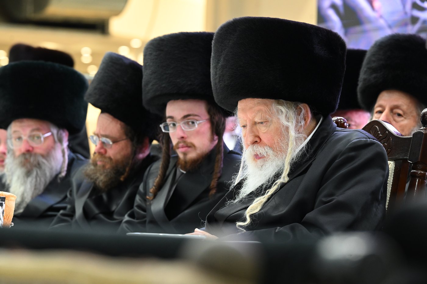 בעיצומה של החתונה הגדולה בגור: שיחה ממושכת בין רה"י הגרב"מ אזרחי והרבי מגור