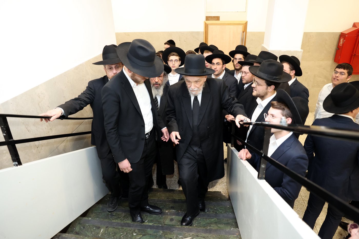 הגרמ"ה הירש הספיד בישיבת חברון - ונועד עם הגר"ד כהן