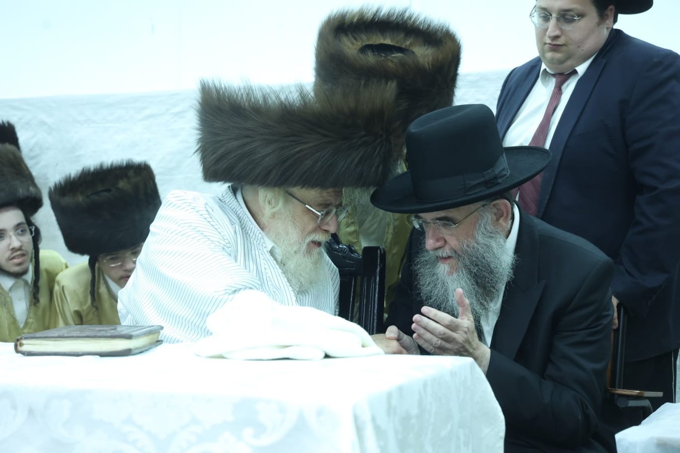 היסטוריה: האדמו"ר מתולדות אהרן שבת לראשונה באלעד