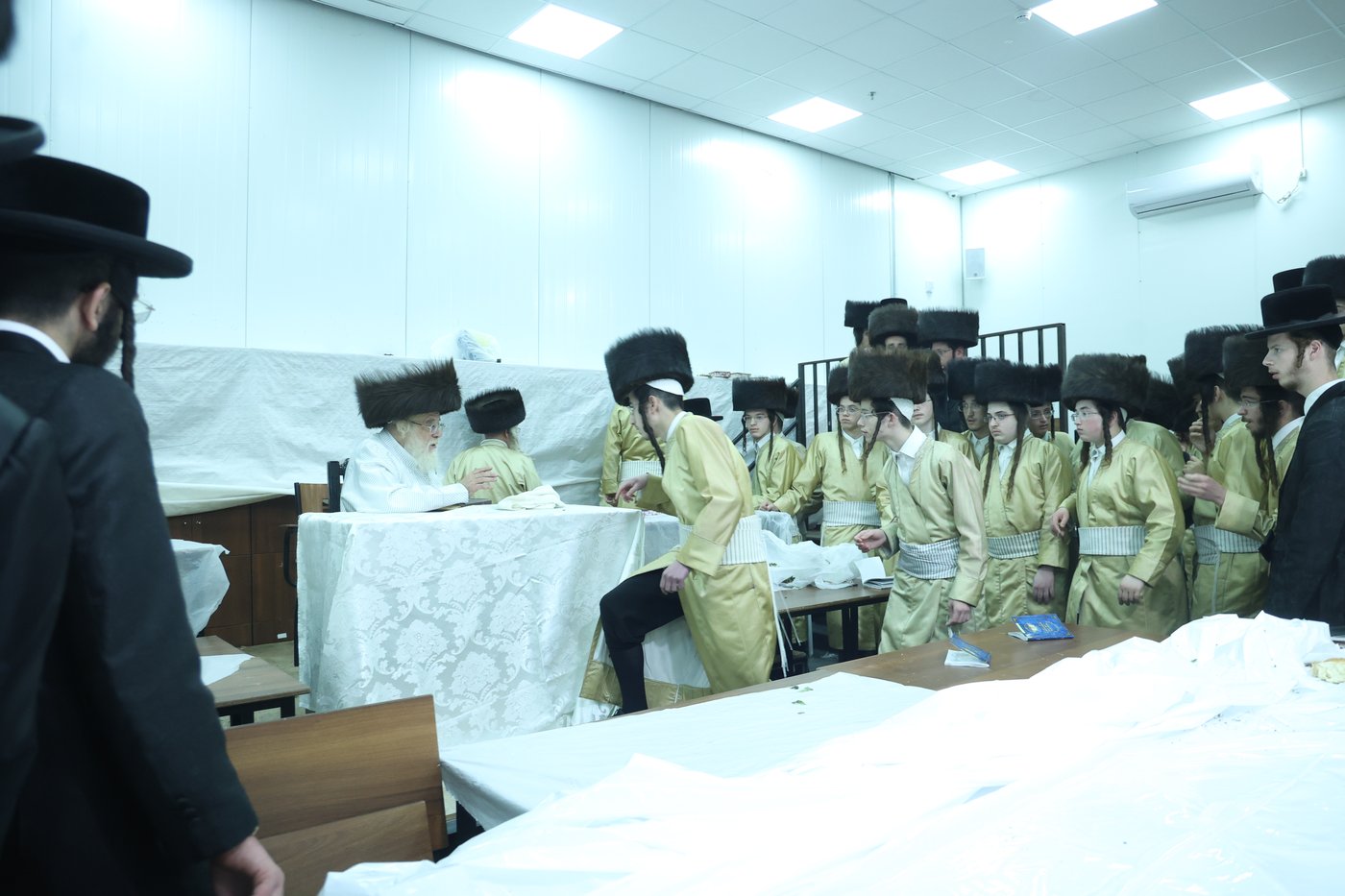 היסטוריה: האדמו"ר מתולדות אהרן שבת לראשונה באלעד