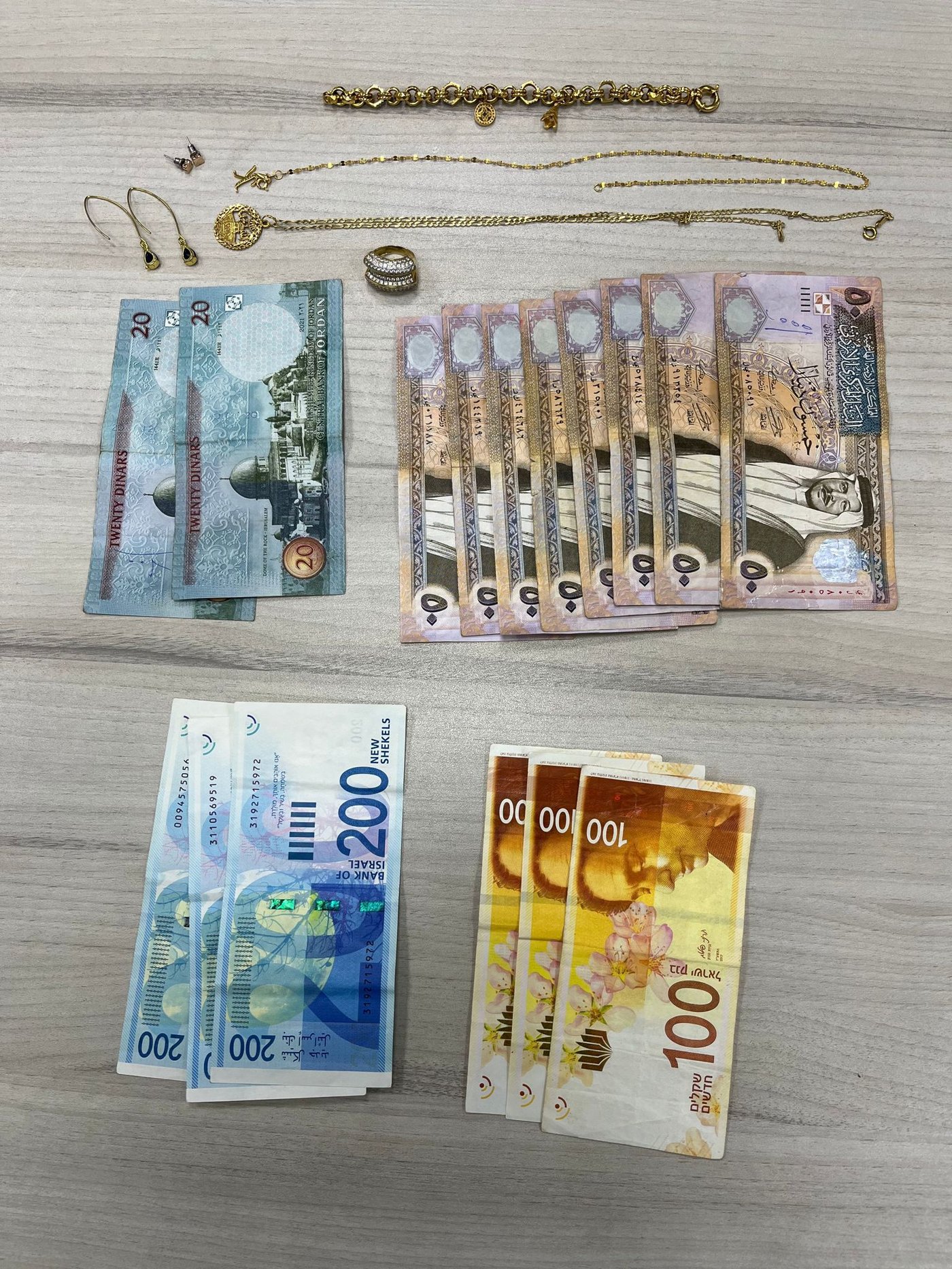 המאבק במימון הטרור הערבי: המשטרה פשטה על 16 בתים של אסירים ביטחוניים