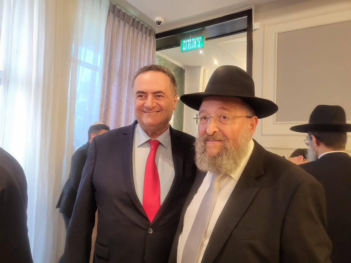 השר יואב בן צור חיתן את בת הזקונים; כולם התייצבו | צפו